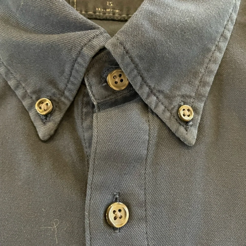 Abercrombie & Fitch Cotton Blend Solid Print Button Down Shirt in Navy Size XS - Picture 4 of 6